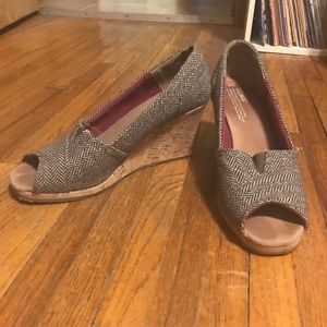 TOMS classic wedge pumps